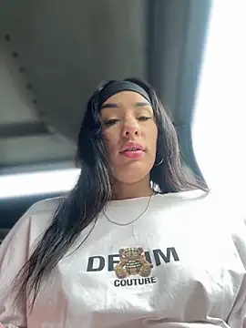 Snapshot of __IRIS__ chatting on 03/06/25, 01:24 IRIS online show from 03/06/25, 01:24