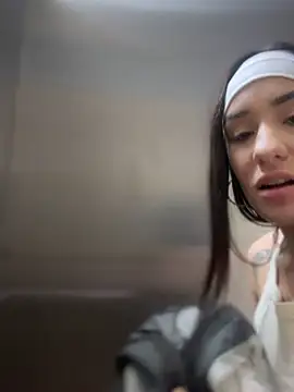 Snapshot of __IRIS__ chatting on 03/19/25, 05:50 IRIS online show from 03/19/25, 05:50