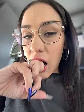 Snapshot of __IRIS__ chatting on 09/16/25, 02:29 IRIS online show from 09/16/25, 02:29