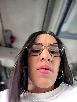 Snapshot of __IRIS__ chatting on 09/19/25, 02:18 IRIS online show from 09/19/25, 02:18