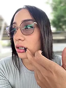 Snapshot of __IRIS__ chatting on 10/04/25, 08:18 IRIS online show from 10/04/25, 08:18