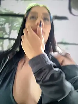 Snapshot of __IRIS__ chatting on 10/08/25, 03:31 IRIS online show from 10/08/25, 03:31