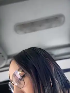 Snapshot of __IRIS__ chatting on 10/09/25, 03:32 IRIS online show from 10/09/25, 03:32