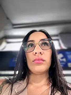 Snapshot of __IRIS__ chatting on 10/15/25, 02:28 IRIS online show from 10/15/25, 02:28