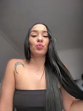 Snapshot of __IRIS__ chatting on 12/18/25, 03:18 IRIS online show from 12/18/25, 03:18