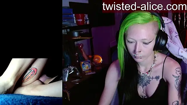 Snapshot of alicewonder09 chatting on 06/15/26, 03:09 alicewonder09 online show from 06/15/26, 03:09