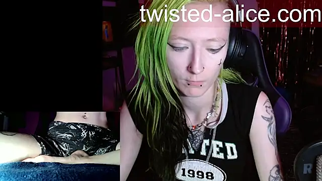 Snapshot of alicewonder09 chatting on 07/15/26, 03:34 alicewonder09 online show from 07/15/26, 03:34