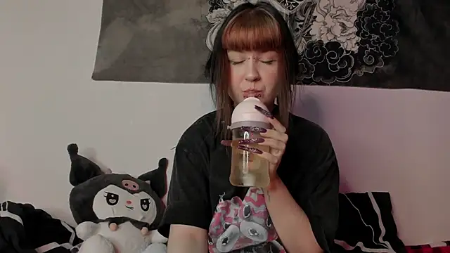 Snapshot of t0riayun0 chatting on 12/14/24, 12:11 t0riayun0 online show from 12/14/24, 12:11