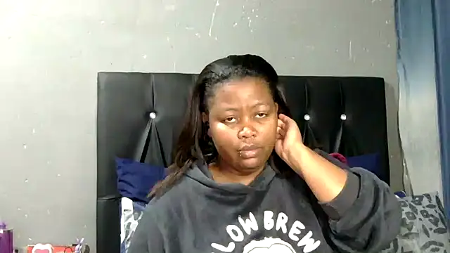 caramelbooty69 online show from 07/06/26, 02:25