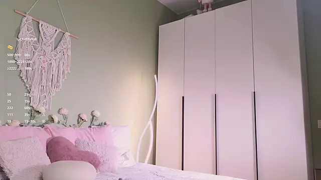 Snapshot of Rinas_secret chatting on 09/17/25, 06:48 Rinas secret online show from 09/17/25, 06:48