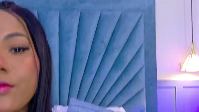 Snapshot of Sara_Boom chatting on 01/28/25, 01:39 Sara Boom online show from 01/28/25, 01:39