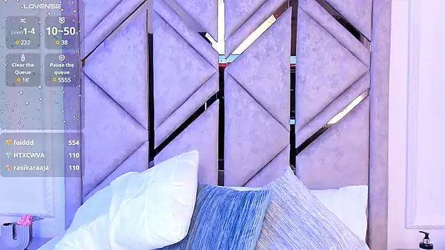 Snapshot of Sara_Boom chatting on 03/19/25, 10:20 Sara Boom online show from 03/19/25, 10:20