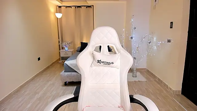 Snapshot of carleee_winter chatting on 12/06/24, 01:40 carleee winter online show from 12/06/24, 01:40