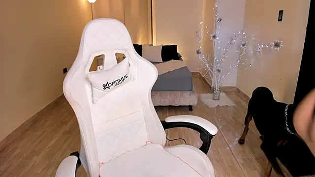 Snapshot of carleee_winter chatting on 12/07/24, 12:52 carleee winter online show from 12/07/24, 12:52