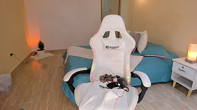 Snapshot of carleee_winter chatting on 03/08/25, 04:01 carleee winter online show from 03/08/25, 04:01