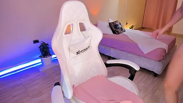 Snapshot of carleee_winter chatting on 09/11/25, 12:44 carleee winter online show from 09/11/25, 12:44