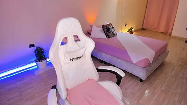 Snapshot of carleee_winter chatting on 09/12/25, 12:00 carleee winter online show from 09/12/25, 12:00