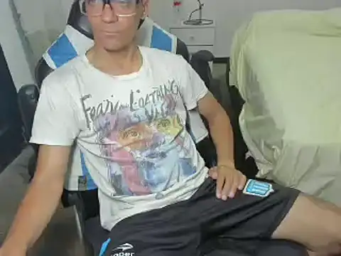 Snapshot of guachin_hunk chatting on 12/15/24, 03:56 guachin hunk online show from 12/15/24, 03:56