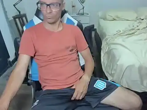 Snapshot of guachin_hunk chatting on 12/17/24, 03:39 guachin hunk online show from 12/17/24, 03:39