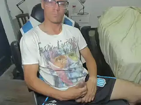 Snapshot of guachin_hunk chatting on 12/20/24, 04:31 guachin hunk online show from 12/20/24, 04:31