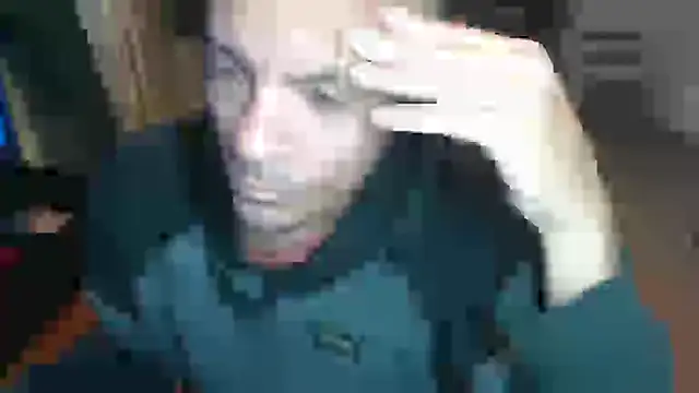 Snapshot of guachin_hunk chatting on 10/28/25, 03:54 guachin hunk online show from 10/28/25, 03:54