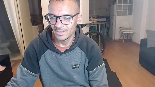 Snapshot of guachin_hunk chatting on 11/23/25, 04:12 guachin hunk online show from 11/23/25, 04:12