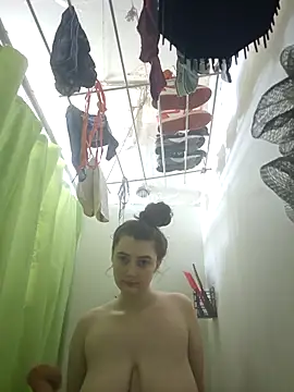 Snowbunnycake 131 online show from 10/16/25, 08:04