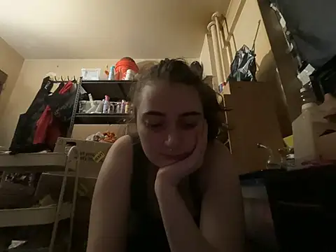 Snapshot of Snowbunnycake_131 chatting on 06/23/26, 06:22 Snowbunnycake 131 online show from 06/23/26, 06:22