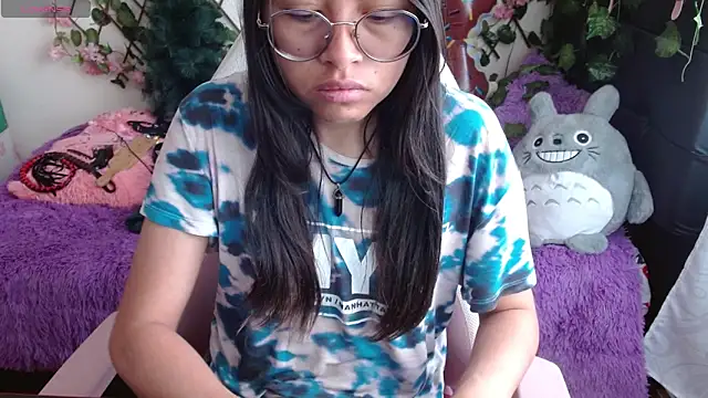 Snapshot of MidoriQuiinn chatting on 12/10/24, 01:44 MidoriQuiinn online show from 12/10/24, 01:44