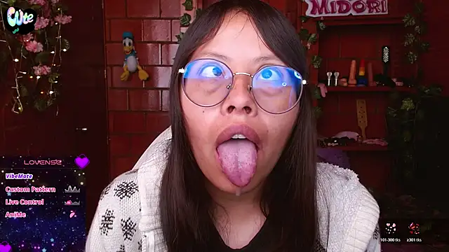 Snapshot of MidoriQuiinn chatting on 11/12/25, 02:50 MidoriQuiinn online show from 11/12/25, 02:50