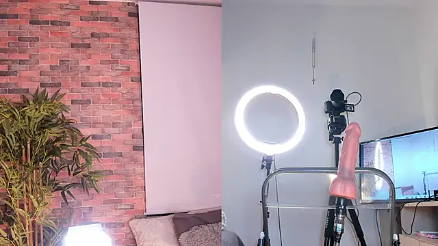 Snapshot of Lucy_fit chatting on 02/19/25, 09:17 Lucy fit online show from 02/19/25, 09:17