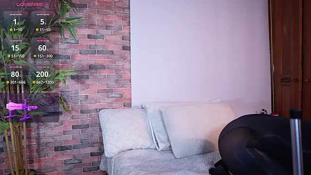 Snapshot of Lucy_fit chatting on 03/12/25, 09:23 Lucy fit online show from 03/12/25, 09:23