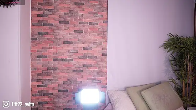 Snapshot of Lucy_fit chatting on 03/21/25, 09:12 Lucy fit online show from 03/21/25, 09:12