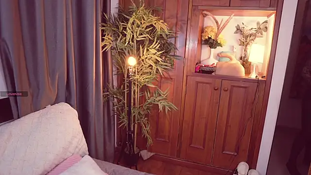 Snapshot of Lucy_fit chatting on 09/17/25, 10:06 Lucy fit online show from 09/17/25, 10:06