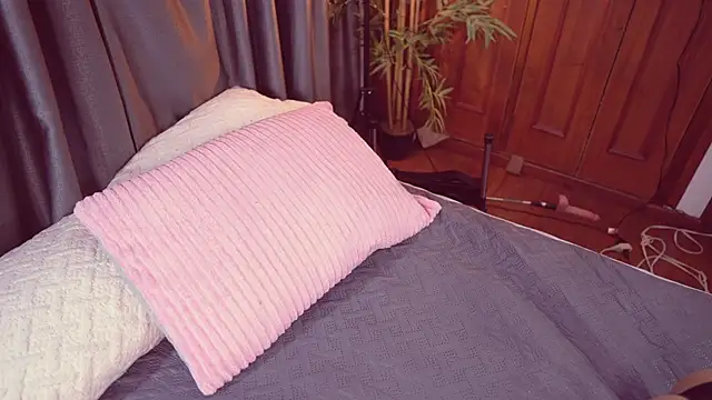 Snapshot of Lucy_fit chatting on 09/22/25, 09:44 Lucy fit online show from 09/22/25, 09:44