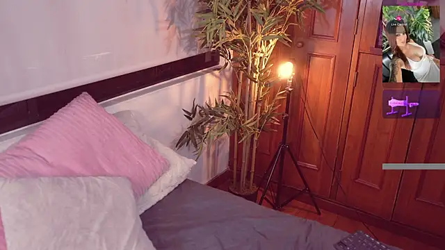 Snapshot of Lucy_fit chatting on 10/11/25, 05:17 Lucy fit online show from 10/11/25, 05:17