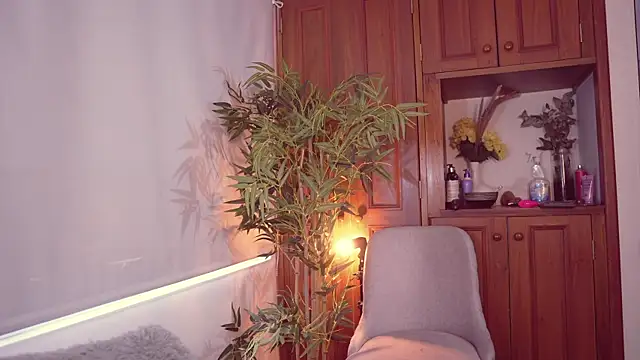 Snapshot of Lucy_fit chatting on 10/16/25, 11:11 Lucy fit online show from 10/16/25, 11:11