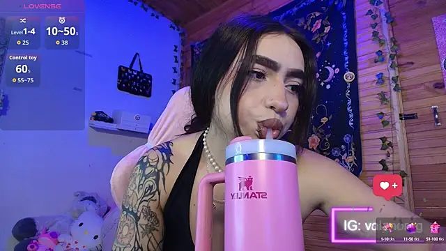 Snapshot of valenor_ chatting on 09/15/25, 03:17 valenor online show from 09/15/25, 03:17