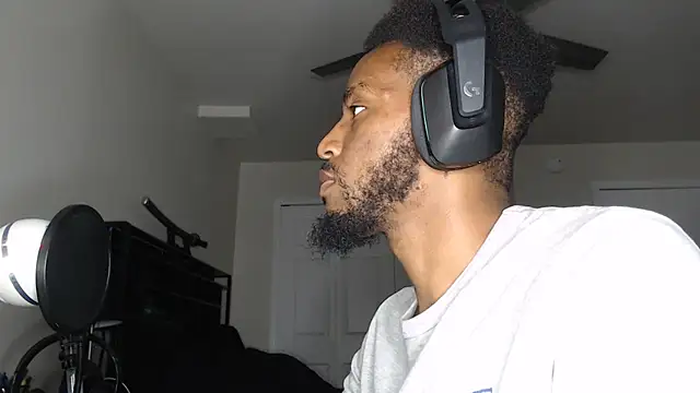 Snapshot of ChrisVacher chatting on 07/25/26, 01:25 ChrisVacher online show from 07/25/26, 01:25