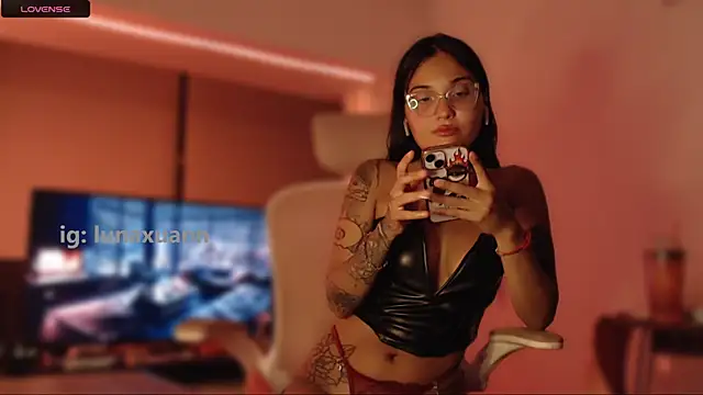 Snapshot of LunaXuan chatting on 01/15/25, 05:40 LunaXuan online show from 01/15/25, 05:40