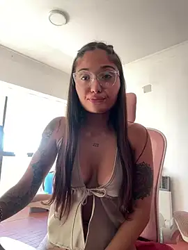 Snapshot of LunaXuan chatting on 01/19/25, 10:06 LunaXuan online show from 01/19/25, 10:06