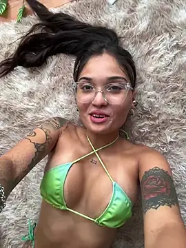 Snapshot of LunaXuan chatting on 01/25/25, 10:39 LunaXuan online show from 01/25/25, 10:39