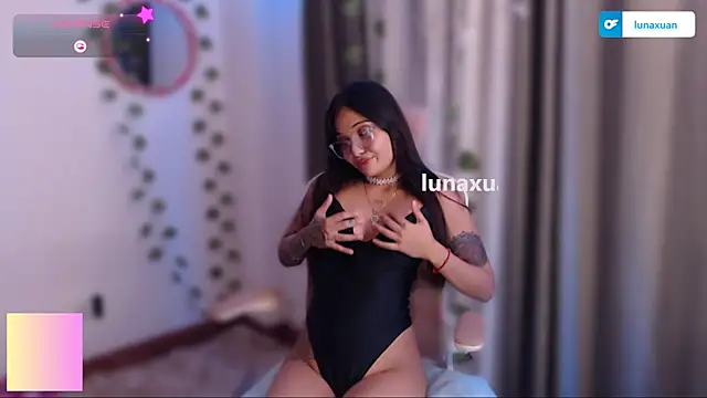 Snapshot of LunaXuan chatting on 03/22/25, 10:48 LunaXuan online show from 03/22/25, 10:48