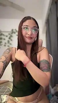 Snapshot of LunaXuan chatting on 10/11/25, 04:33 LunaXuan online show from 10/11/25, 04:33