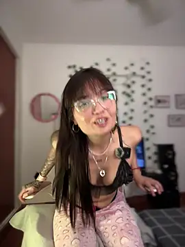 Snapshot of LunaXuan chatting on 11/20/25, 03:50 LunaXuan online show from 11/20/25, 03:50