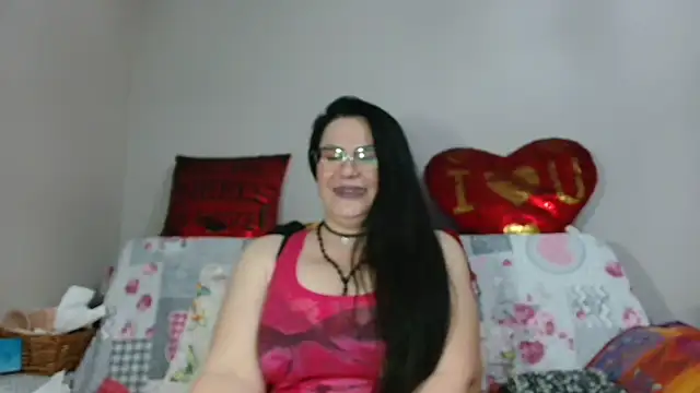 Snapshot of x__KHALEESI__x chatting on 12/25/24, 11:20 x KHALEESI x online show from 12/25/24, 11:20