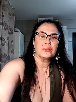 Snapshot of x__KHALEESI__x chatting on 01/11/25, 06:12 x KHALEESI x online show from 01/11/25, 06:12