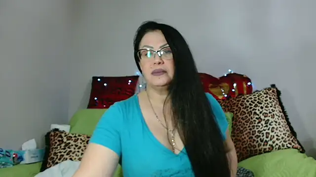 Snapshot of x__KHALEESI__x chatting on 01/14/25, 01:58 x KHALEESI x online show from 01/14/25, 01:58