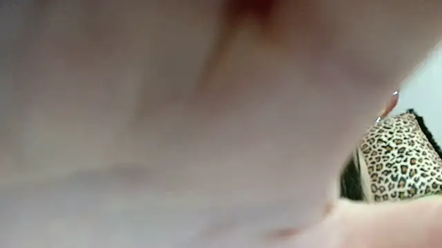 Snapshot of x__KHALEESI__x chatting on 01/22/25, 06:10 x KHALEESI x online show from 01/22/25, 06:10