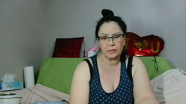 Snapshot of x__KHALEESI__x chatting on 01/25/25, 09:04 x KHALEESI x online show from 01/25/25, 09:04